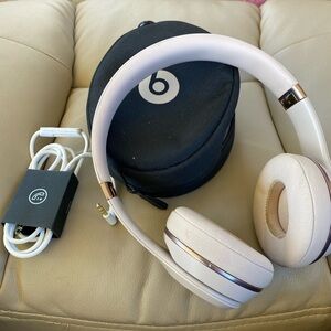 Beats Solo 3 rose gold wireless headphones with case